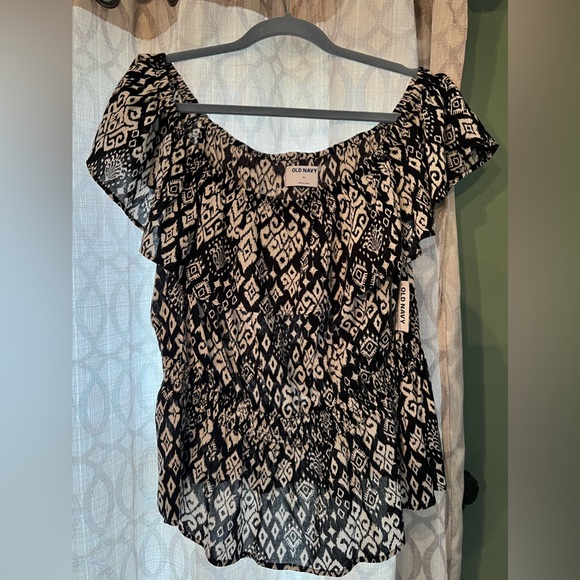 Old Navy Tops - Old Navy, black and white top size XL tag still on